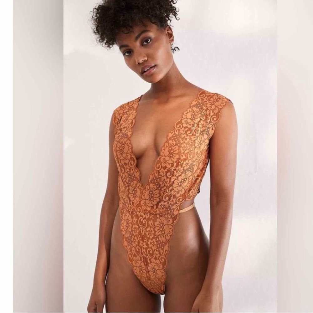 NWT We are HAH x Free People Cut to the Chase Lace Bodysuit in Brown Sugar Sz XS